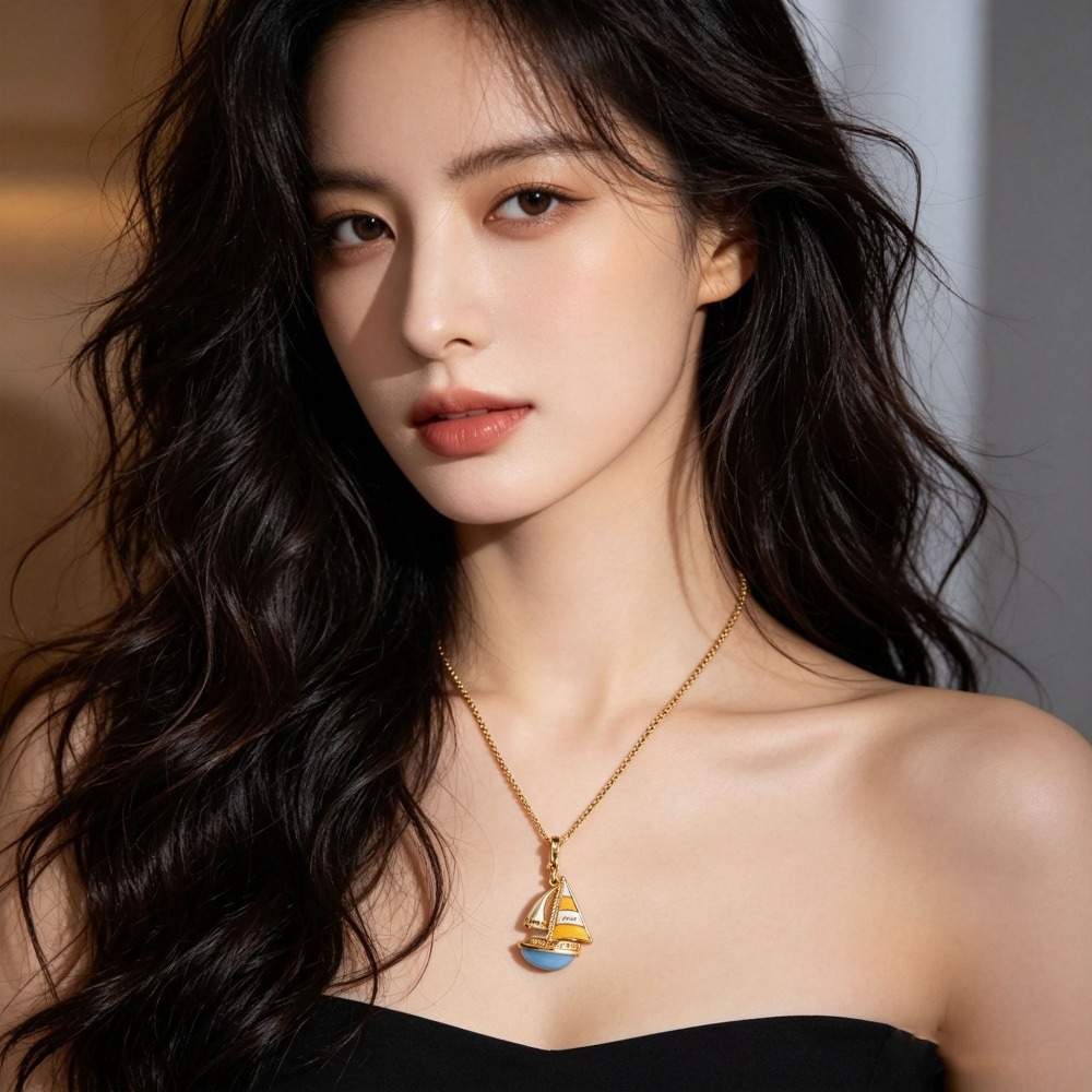 Colar com pingente de barco à  - Initial Letter Necklace 18K Gold avaliação e preço